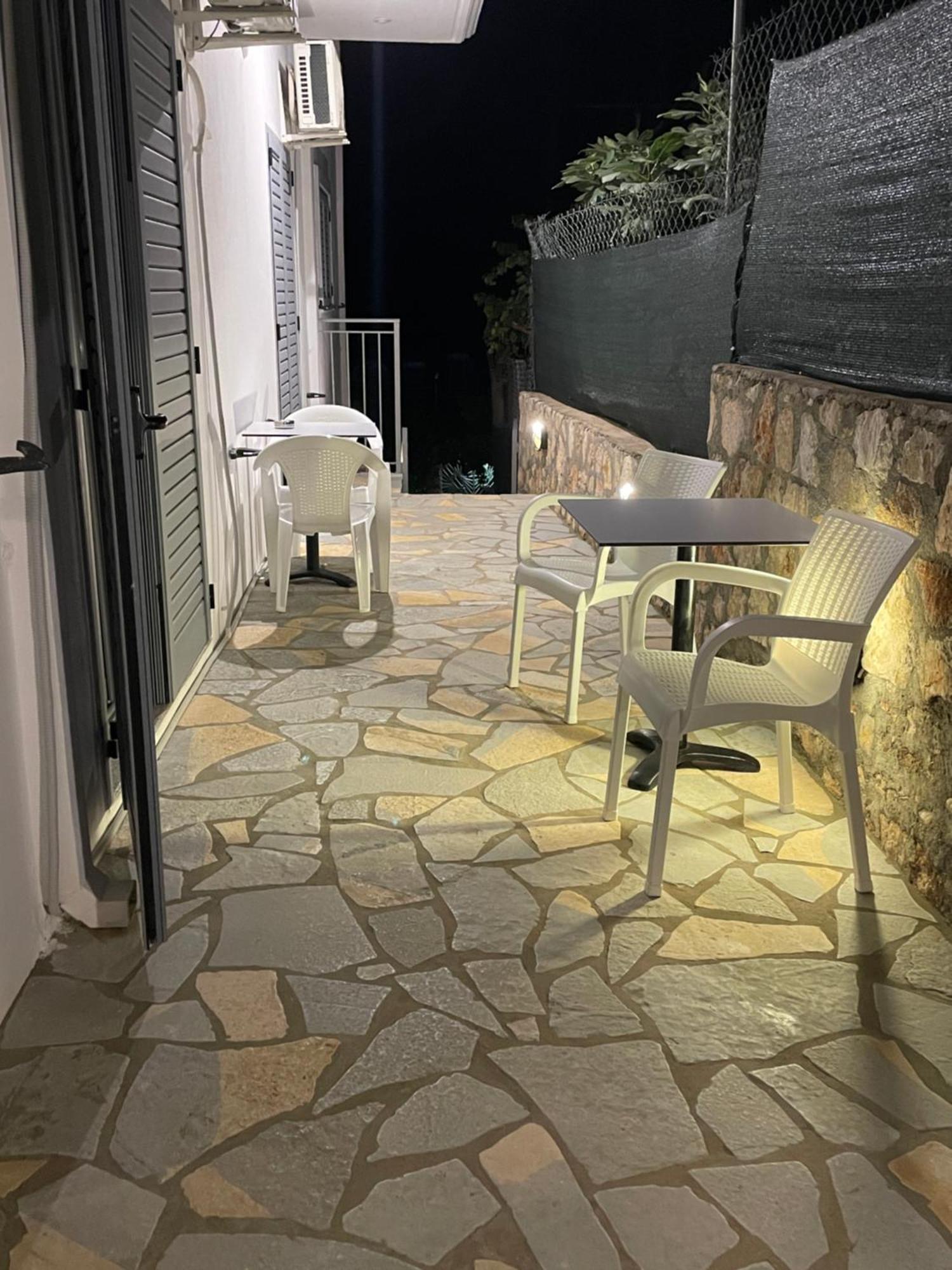 Tasos Rooms Himarë Dış mekan fotoğraf
