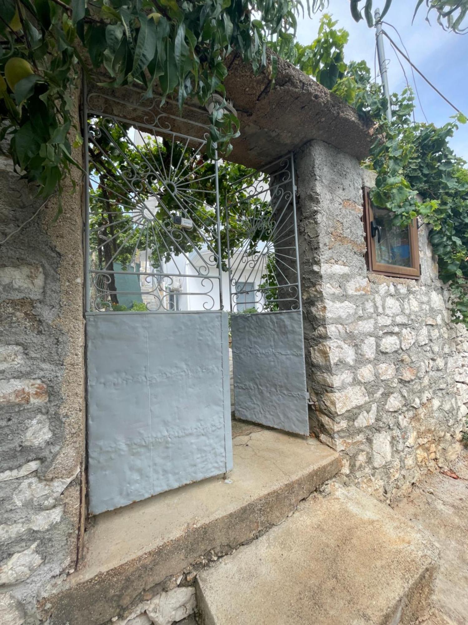 Tasos Rooms Himarë Dış mekan fotoğraf