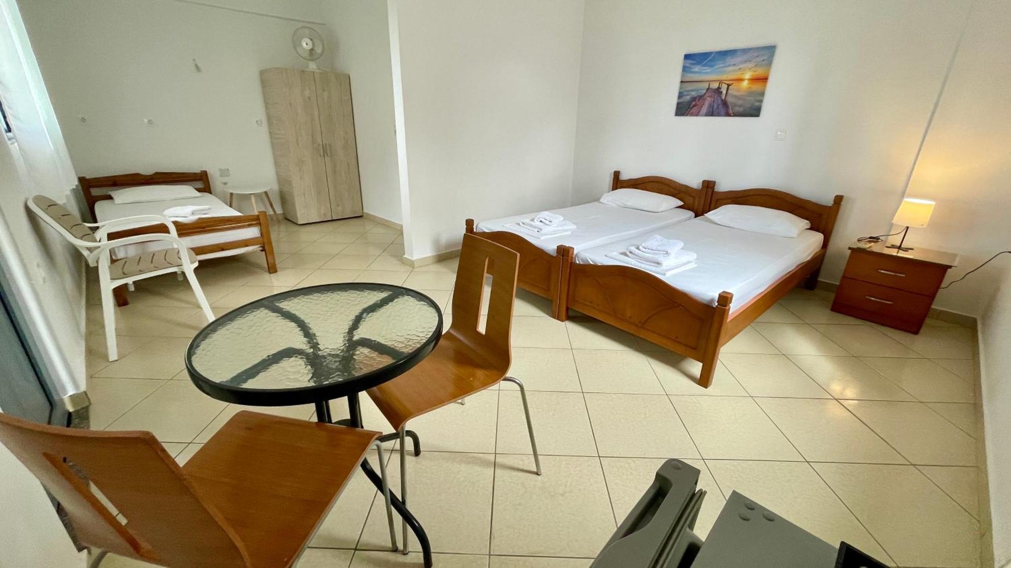 Tasos Rooms Himarë Dış mekan fotoğraf