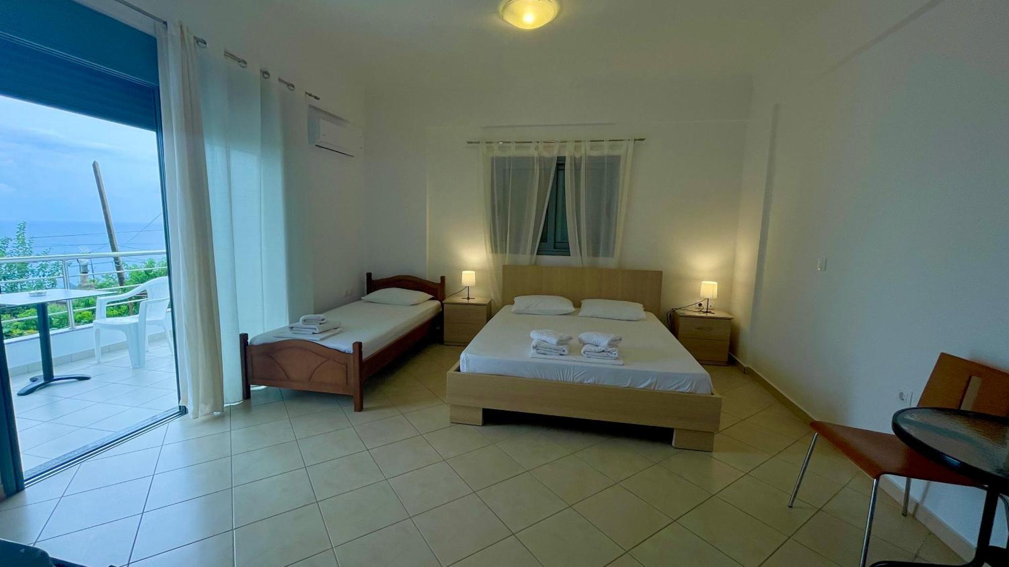 Tasos Rooms Himarë Dış mekan fotoğraf