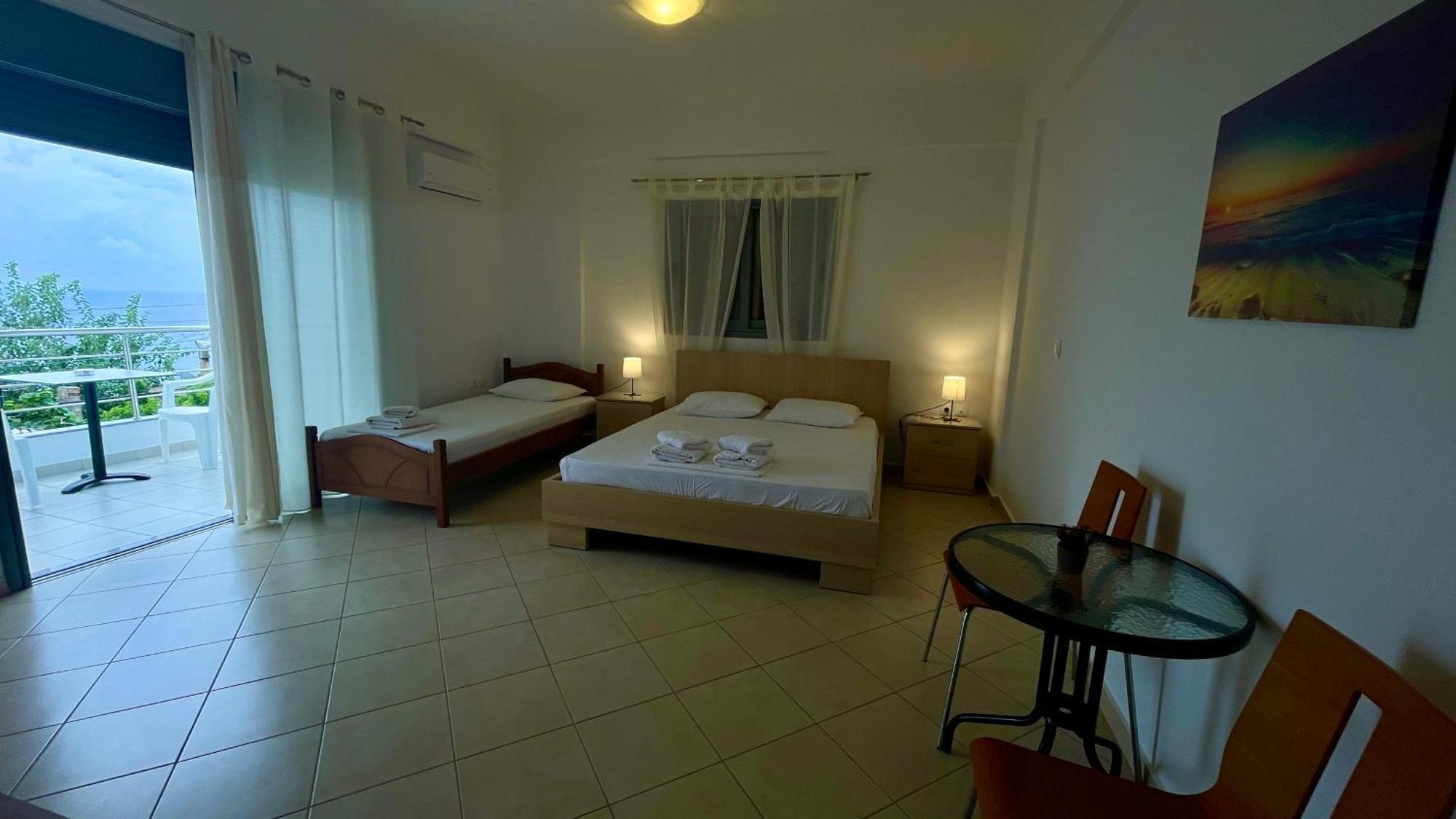 Tasos Rooms Himarë Dış mekan fotoğraf